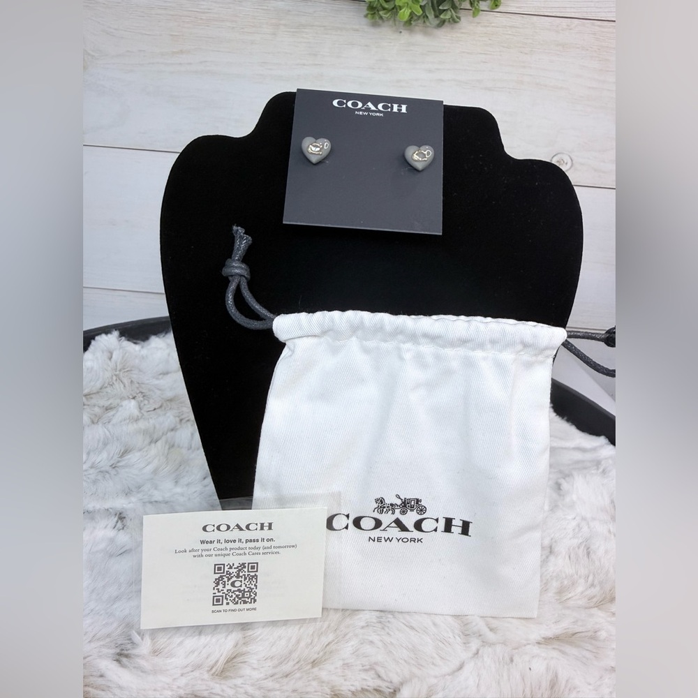 Coach Resin Heart Stud Earrings with dusty - Picture 3 of 6